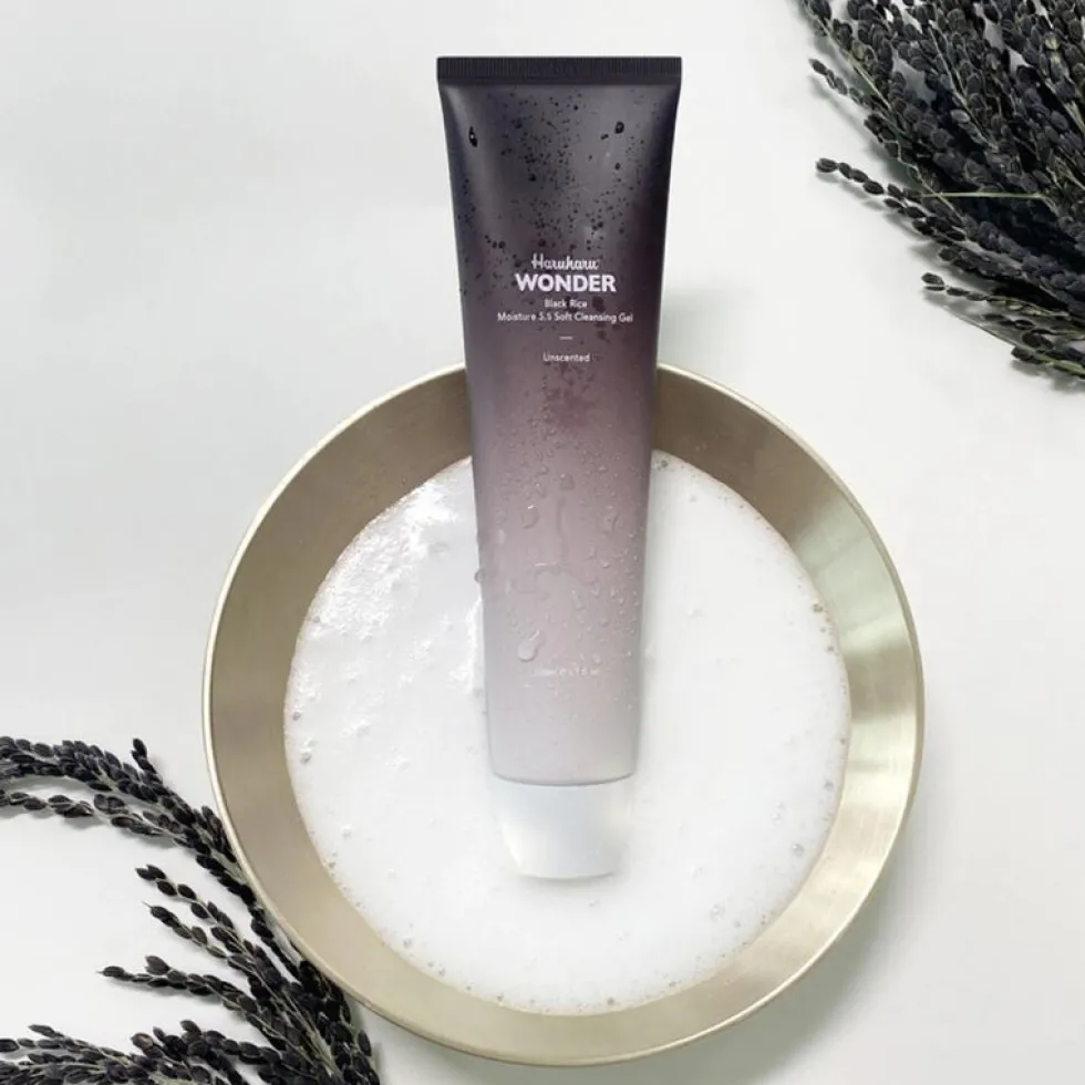 Black Rice Moisture 5.5 Soft Cleansing Gel