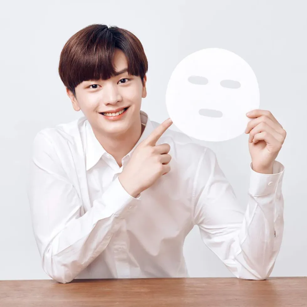Hyaluron Moisturizing Glow Luminous Ampoule Mask