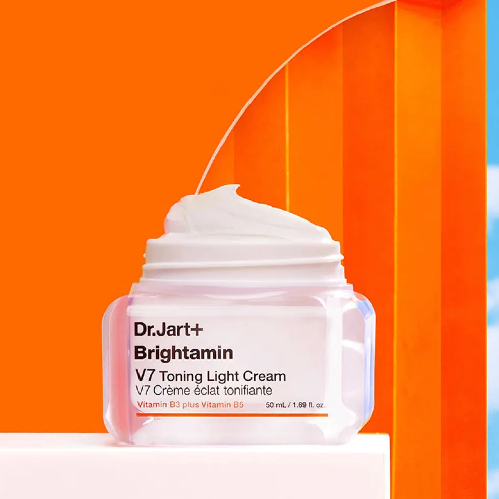 V7 Toning Light Cream